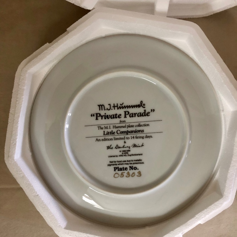 M.J. Hummel “Private Parade” Collectible Plate - Picture 5 of 6